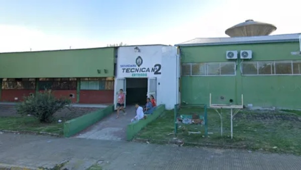 Impactante pelea en Ensenada entre dos menores de una escuela, y una auxiliar involucrada
