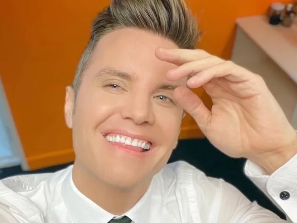 Santiago Del Moro compartió una foto inédita de sus comienzos en la TV: "Nunca pensé que incluía ponerme ese 'outfit'"