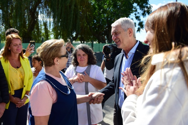 Alak recorrió tres escuelas de Los Hornos y Olmos donde se llevan a cabo múltiples reparaciones y acondicionamientos
