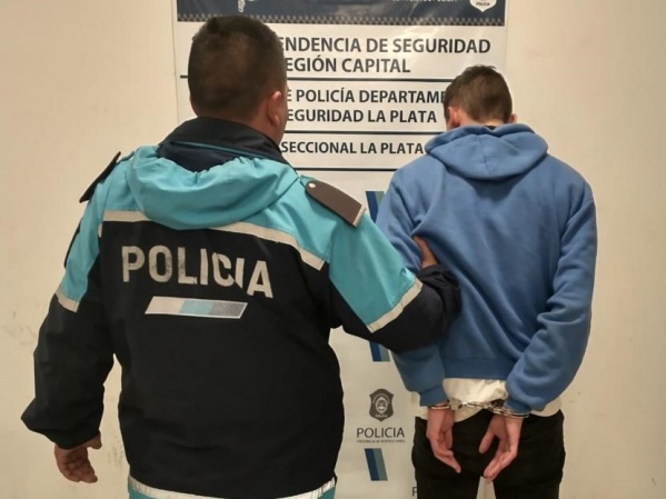 Un joven entr&oacute; a robar en un edificio en pleno centro platense y fue detenido