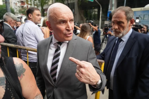 Suspenden la actividad de José Luis Espert en La Plata y hay dudas por su candidatura