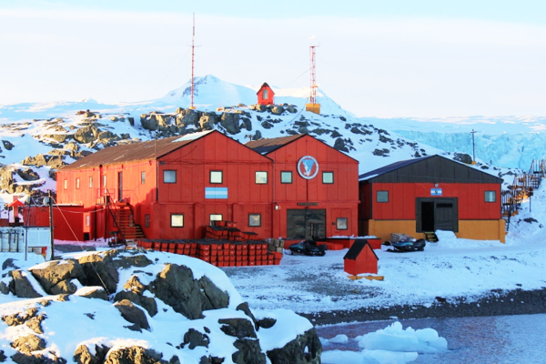 Investigadores argentinos instalarán un laboratorio de rayos cósmicos en la base San Martín ubicada en la Antártida