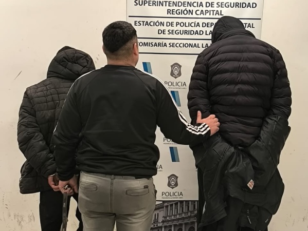 Motochorros armados cometieron seis asaltos seguidos en La Plata, se desató una feroz persecución y terminaron detenidos