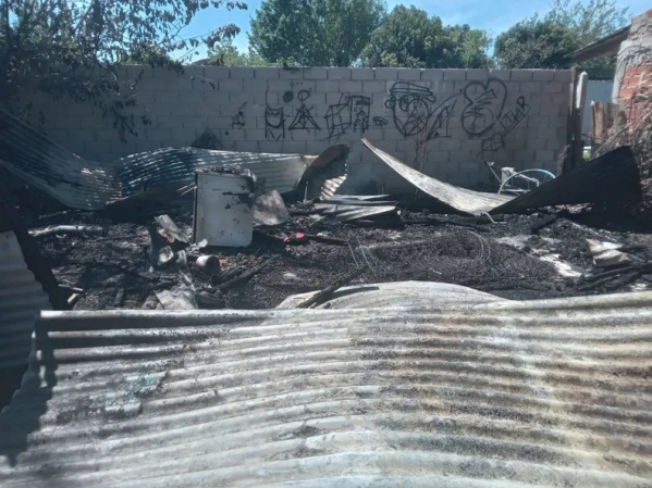 Una vivienda se incendi&oacute; y qued&oacute; destruida en Gorina