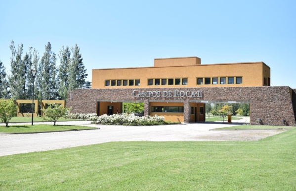 Un millón de pesos y 23 mil dólares fue el botín que se llevaron de un barrio privado