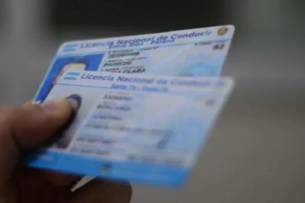 Una mujer de La Plata fue detenida luego de intentar renovar su carnet de conducir que era trucho