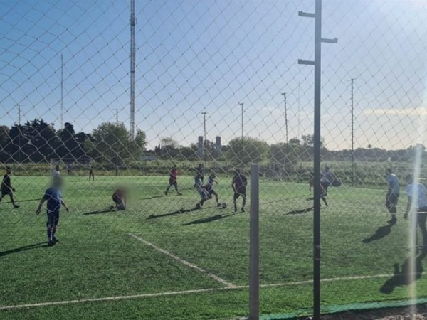 Agredieron a un &aacute;rbitro en La Plata y termin&oacute; en el hospital