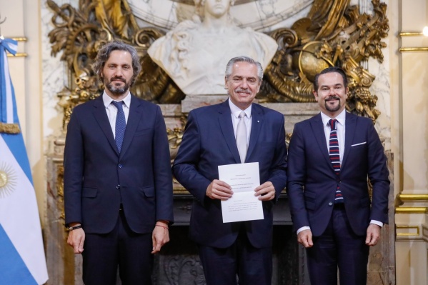 Alberto Fernández recibió las cartas credenciales de siete nuevos embajadores y llamó a "estrechar más vínculos" con el mundo