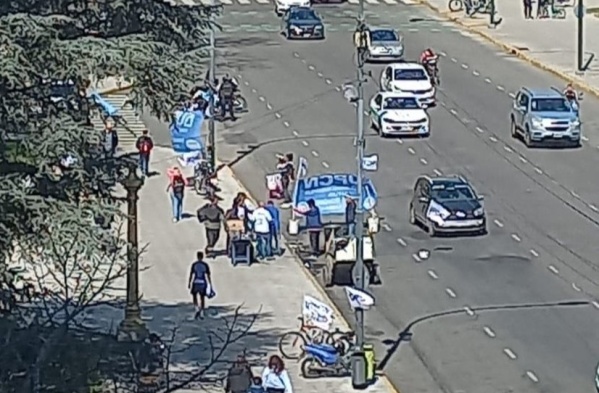 Los municipales de La Plata no quisieron el guiso de UPCN y los plantaron porque Alfano les consiguió aumento y bono