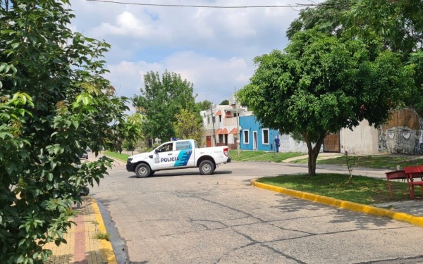 Es vendedor de diarios y sufrió un violento asalto en Tolosa: “Me dieron tres cadenazos en la espalda"