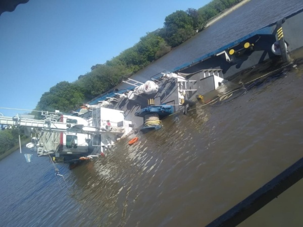 Tras un choque con un buque petrolero, se hundió un remolcador en el Puerto de La Plata