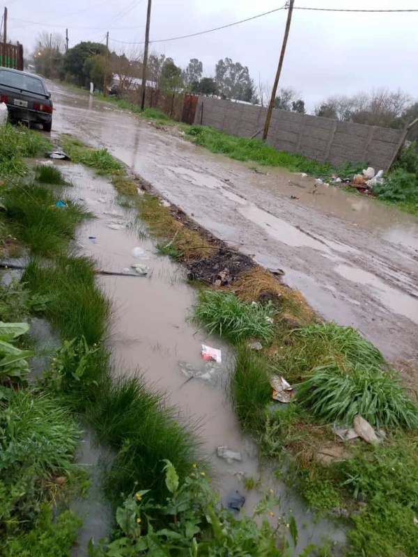 Vecinos de Romero reclaman por las calles inundadas