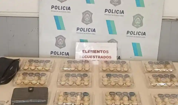 Dos mecheras fueron detenidas por robar 11 cajas de chocolate en un supermercado de City Bell