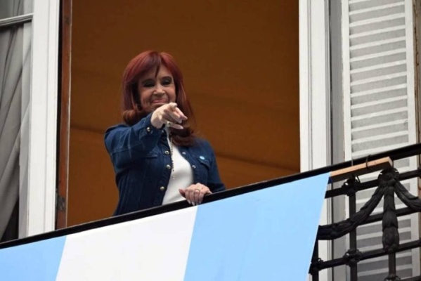 Cristina Kirchner pidió “ponerle un límite al desgobierno de Milei” en las elecciones de este domingo