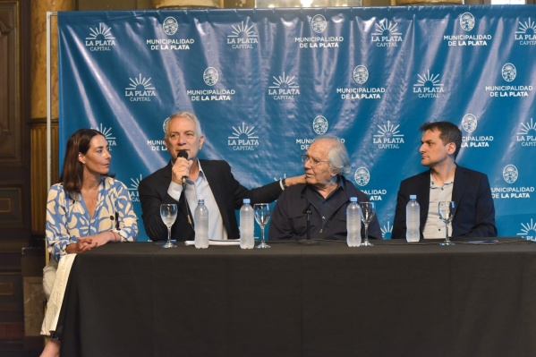 Alak reconoció a más de 470 platenses del programa Jóvenes y Memoria, y declaró visitante ilustre a Pérez Esquivel