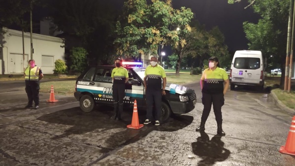 Desarticularon una fiesta clandestina de m&aacute;s de mil personas en City Bell