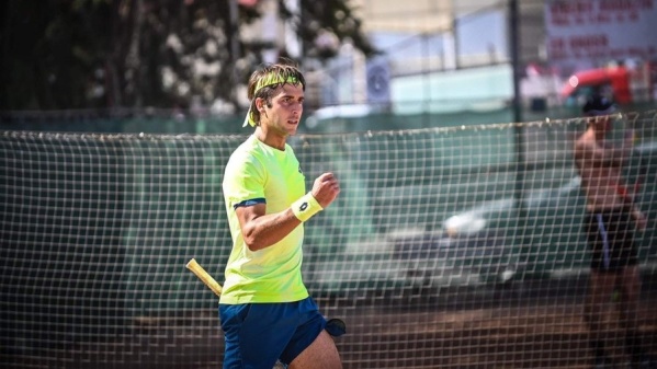 El tenista platense que debutó en el Roland Garros no pudo contra Kecmanovic
