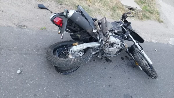 Un policía jubilado perdió la vida en un trágico accidente vial en La Plata