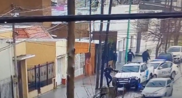 Persecución por los techos de las casas en Ensenada