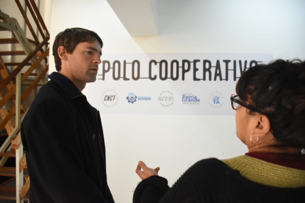 Gastón Castagneto visitó el Polo Cooperativo en Parque Castelli y se reunió con productores locales