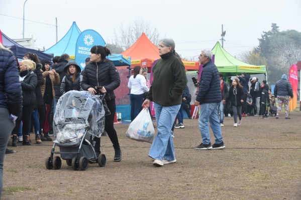Cientos de vecinos vacunaron a sus mascotas y participaron de talleres ambientales en Altos de San Lorenzo