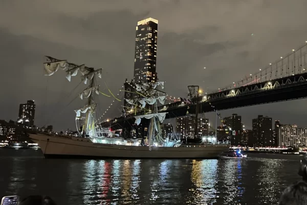 Tragedia en Nueva York: buque escuela mexicano choca contra el puente de Brooklyn y deja dos muertos