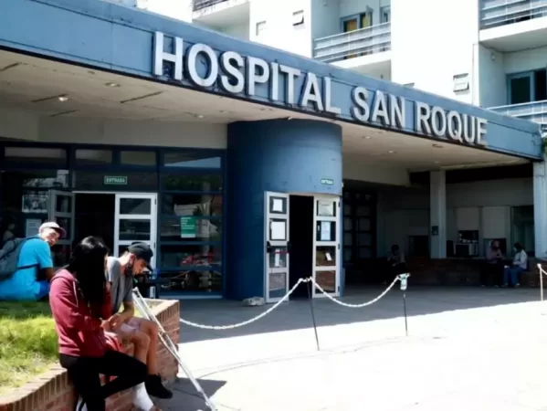 Muri&oacute; un motociclista en La Plata tras un terrible choque contra un auto