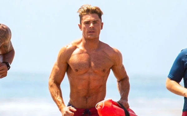 Zac Efron se encuentra internado en un hospital tras sufrir un accidente en la piscina durante sus vacaciones en Ibiza