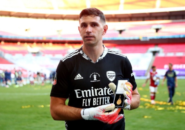 El argentino Emiliano Martínez fue señalado como el mejor arquero del fútbol inglés