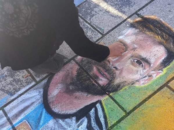 Messi llegó al Fan Fest de Plaza Moreno y deslumbró a los vecinos y turistas