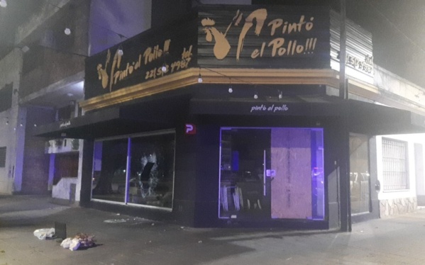 Dos menores asaltaron y destrozaron una pollajer&iacute;a en La Plata