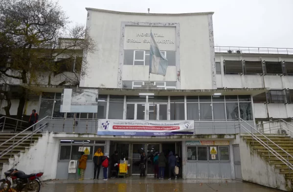 Una mujer lucha por su vida en el Hospital San Martin de La Plata tras sufrir quemaduras por una explosión en su casa
