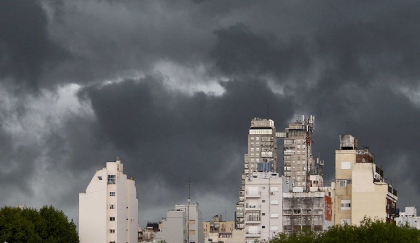 Alerta amarilla por tormentas fuertes en La Plata: posible caída de graniza y actividad eléctrica