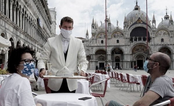 En Italia eval&uacute;an anular la obligatoriedad del uso de barbijos