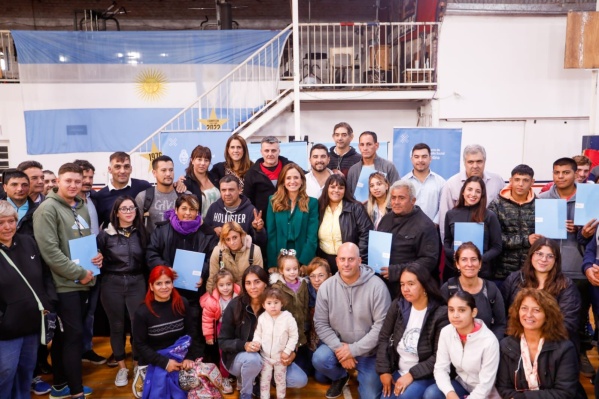 Tolosa Paz: "Es un orgullo ser parte del Gobierno que est&aacute; transformando la vida de las y los vecinos de mi querida La Plata"