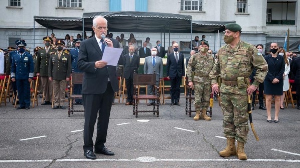 Taiana le tomó juramento al nuevo jefe del Ejército, Guillermo Pereda