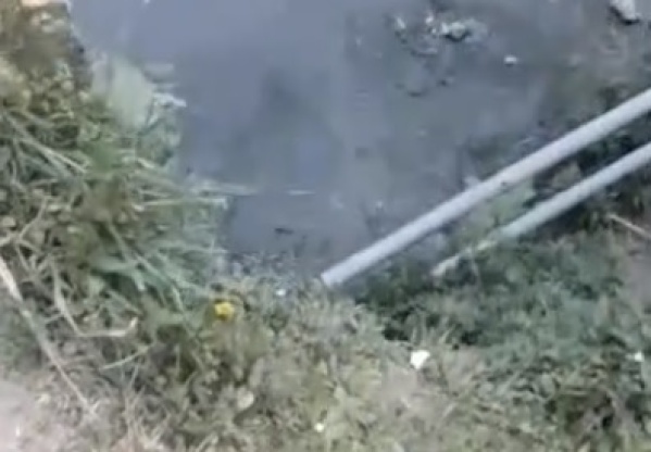 Vecinos alertan por la rotura de la baranda de un puente de City Bell