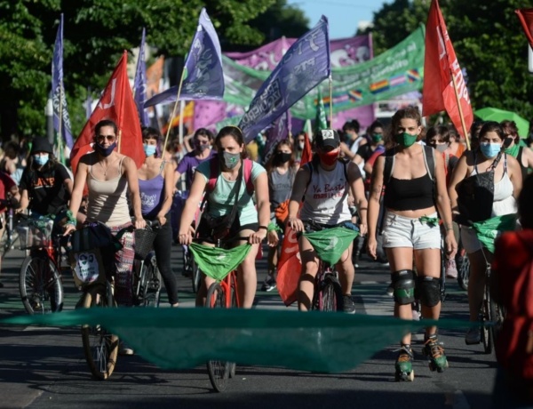 Masiva marcha en La Plata por el aborto legal, seguro y gratuito