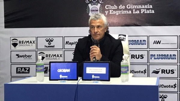 Pipo le habló a los hinchas: no se bajó de la pelea y se refirió al futuro