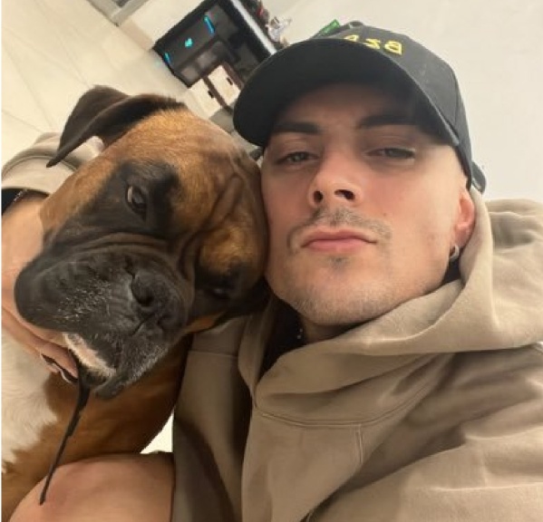 El streamer Coscu mostró su nueva compra: una camioneta Cybertruck