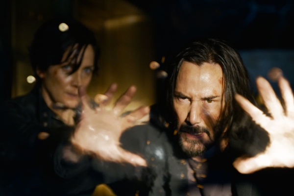 Lanzan el nuevo trailer de "Matrix Resurreciones" con Keanu Reeves