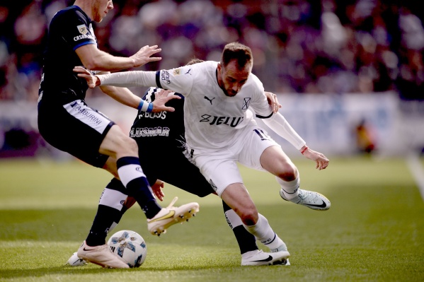 Gimnasia volvió a perder, lleva once sin ganar y se hunde en la zona de descenso