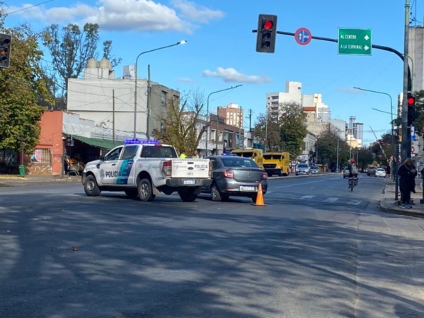 Un motociclista debió ser hospitalizado tras un choque a metros de la estación de trenes de La Plata