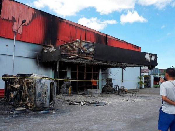 Hubo al menos 19 muertos tras un choque étnico e incendio en una discoteca