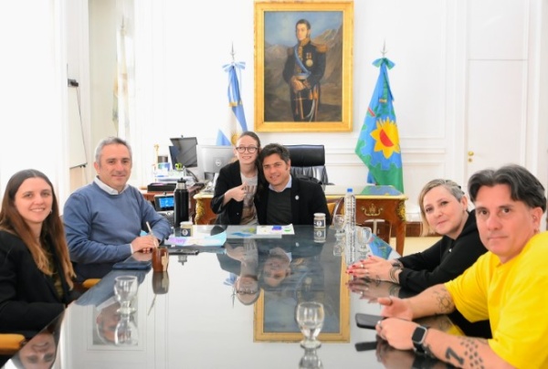 Ian Moche y su familia fueron recibidos por Kicillof en La Plata: "Asumimos el compromiso de trabajar por la inclusión"