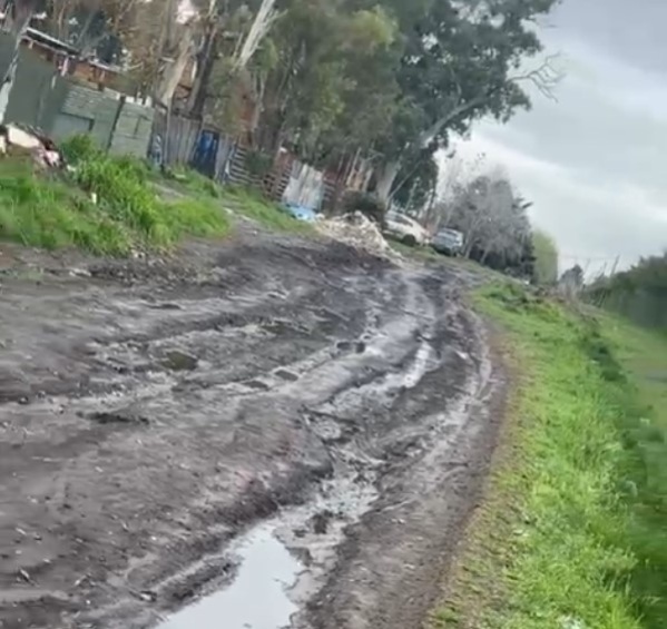 "La calles están intransitables": Vecinos denuncian anegamientos en 36, entre 155 y 161