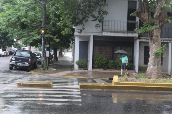 Alerta amarilla por lluvias en La Plata: estas son las recomendaciones y cuidados