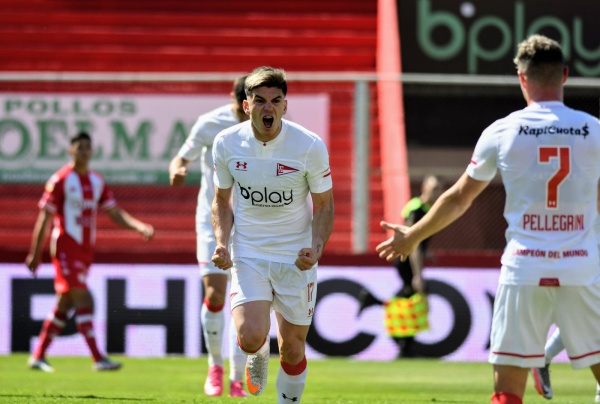 Estudiantes le gan&oacute; 2 a 0 a Uni&oacute;n, se llev&oacute; los tres puntos y escala la tabla entre los primeros