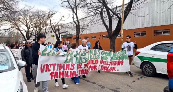 "Necesitamos justicia y esclarecimiento”: Familiares de víctimas del fentanilo contaminado marcharon en La Plata