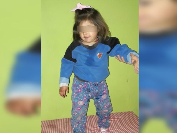 El calvario de una platense de 3 años: La madre la abandonó, se hizo cargo su abuela, está enferma y necesita ayuda urgente